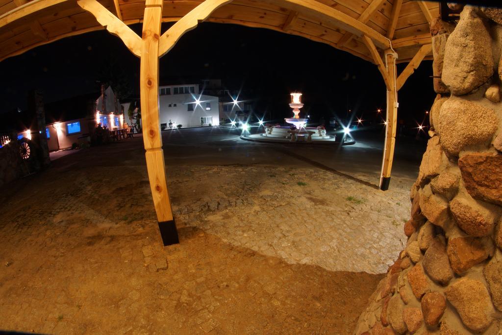 Willa Imperium Ostrowiec Świętokrzyski Exteriör bild